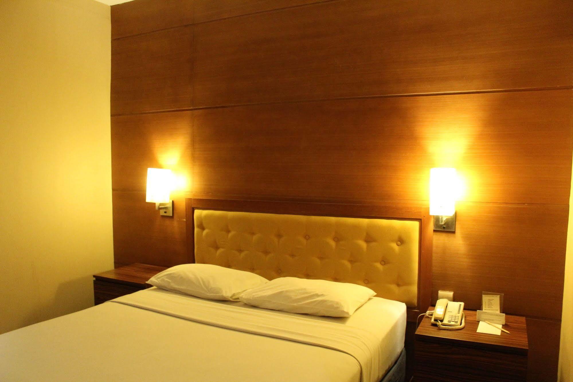 Hotel Mutiara Malioboro Yogyakarta Extérieur photo